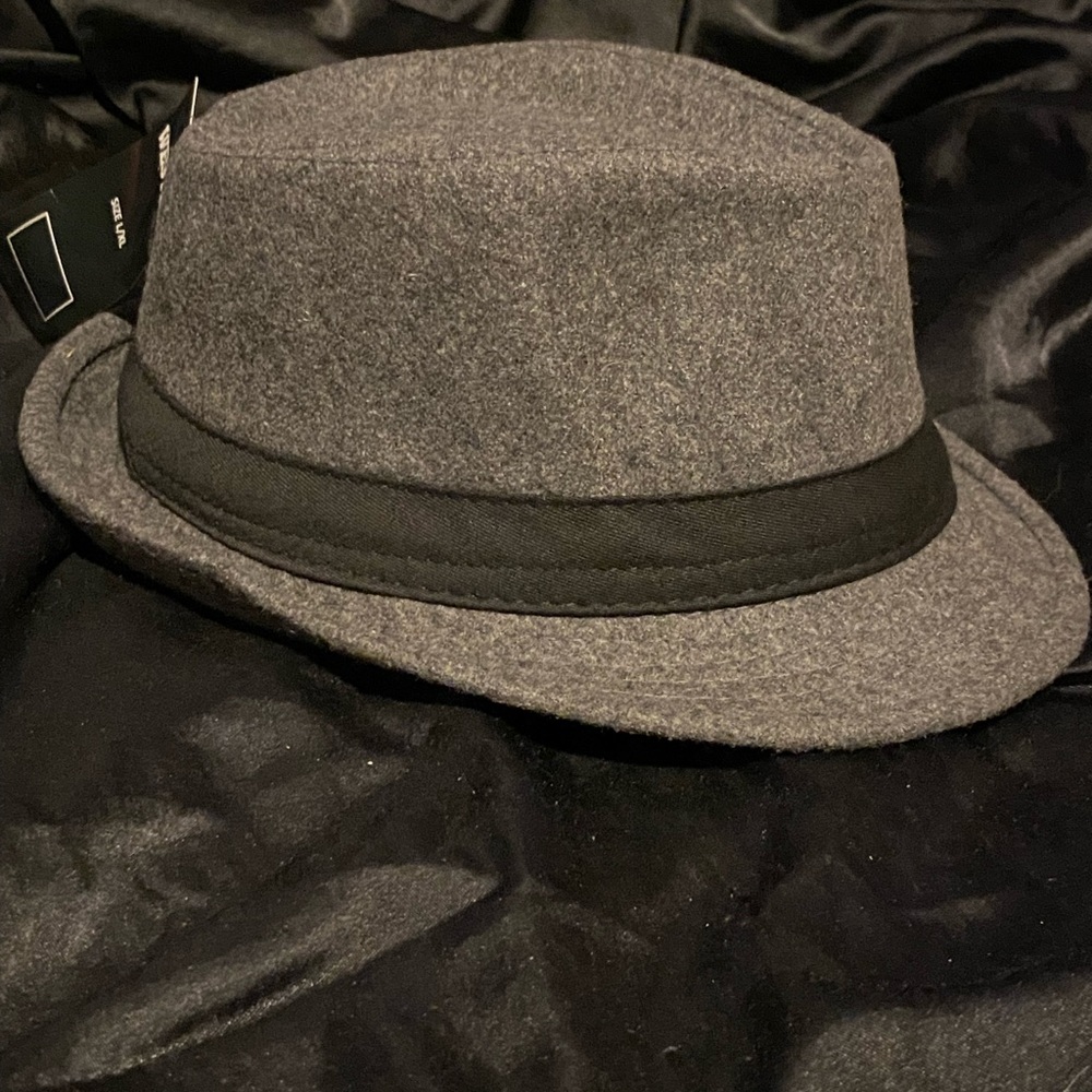 Derby style hat gray and black